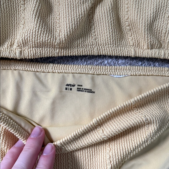 Aerie yellow bikini

L top/ M bottom - Picture 2 of 4